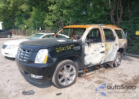 2013 Cadillac Escalade Luxury z USA, uszkodzony, nr VIN 1GYS4BEF7DR252152